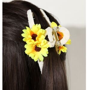 Sunflower Hair Claw  *2/12$